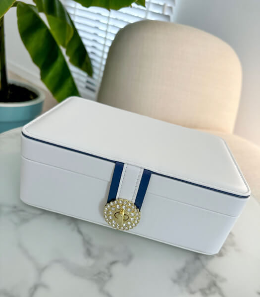 Biała szkatułka na biżuterię Ava