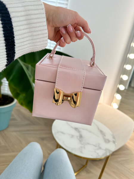 Szkatułka kuferek na biżuterię w kolorze różowym